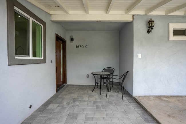 1670 W Cerritos Ave