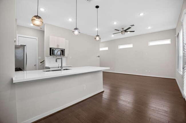 Photo - 619 Thornton Oaks Ln