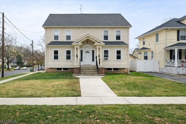 Photo - 326 Mercer Ave