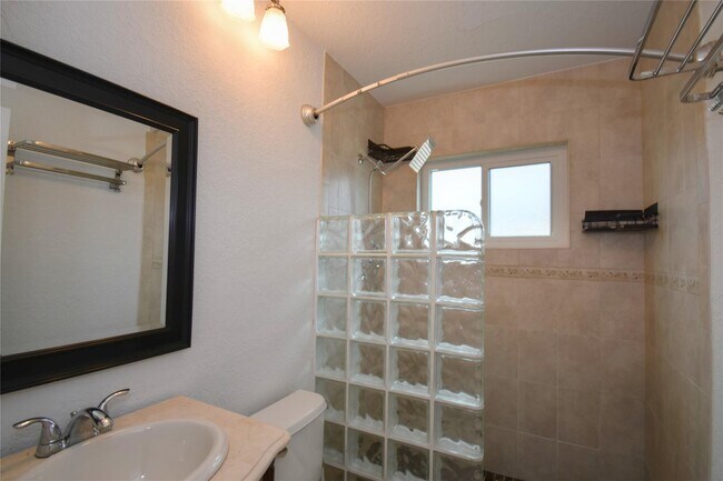 Photo - 960 NW 49th St