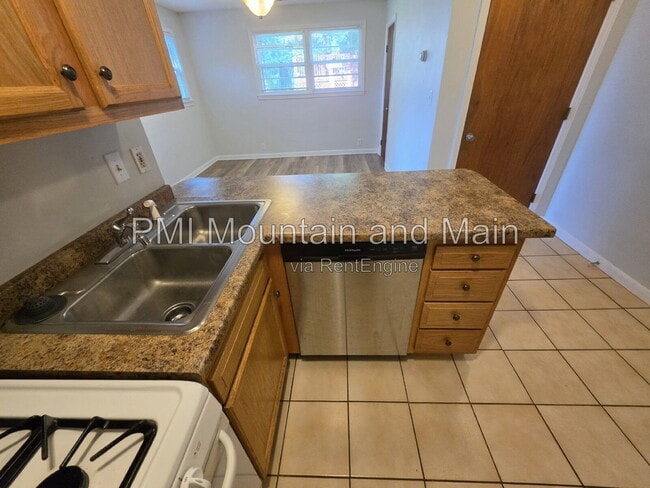 Photo - 114 Fenner Ave Unidad B