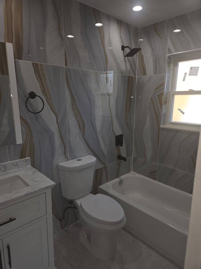 Photo - 167-12 110th Ave