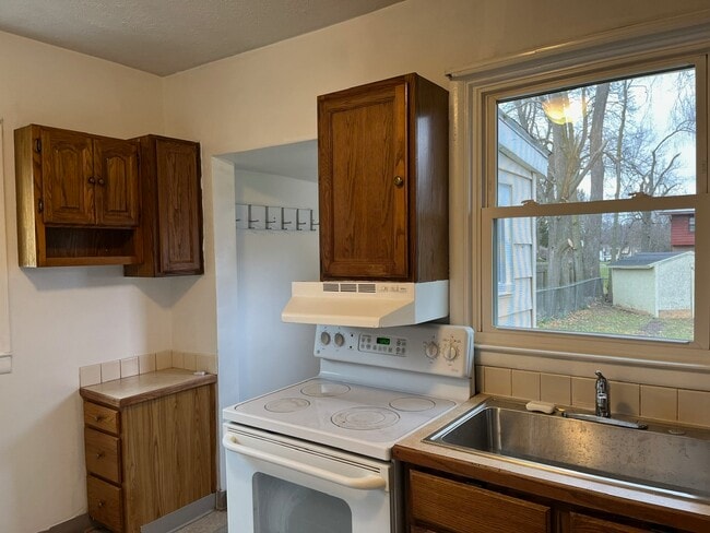 Photo - 631 Tisdale Ave