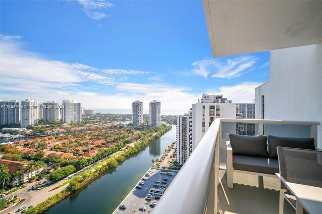 Photo - 3625 N Country Club Dr Unit PENTHOUSE IN AVENTURA