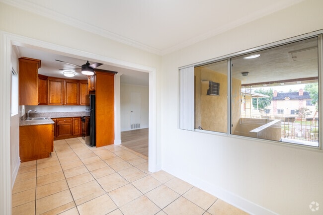 2BR, 1BA - 900SF - Dining Room