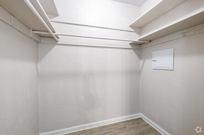 STUDIO - 1 BA - 417SF - Closet - Knight Apartments in Downtown Greeley