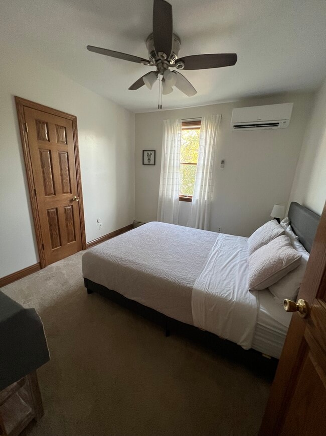 Photo - 1004 E 5th St