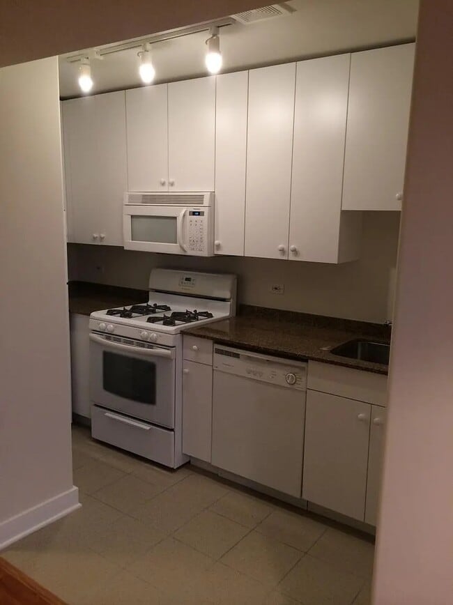 Photo - 4335 W Irving Park Rd Unit 102