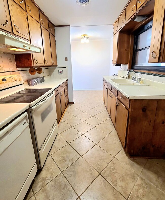 Photo - 2315 Pine Crest Dr