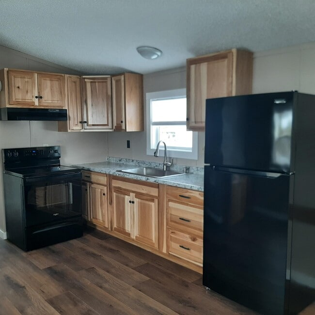 Building Photo - 5 Middle Rd