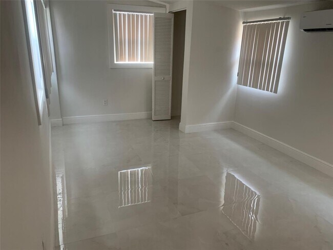 Photo - 461 Hastings St