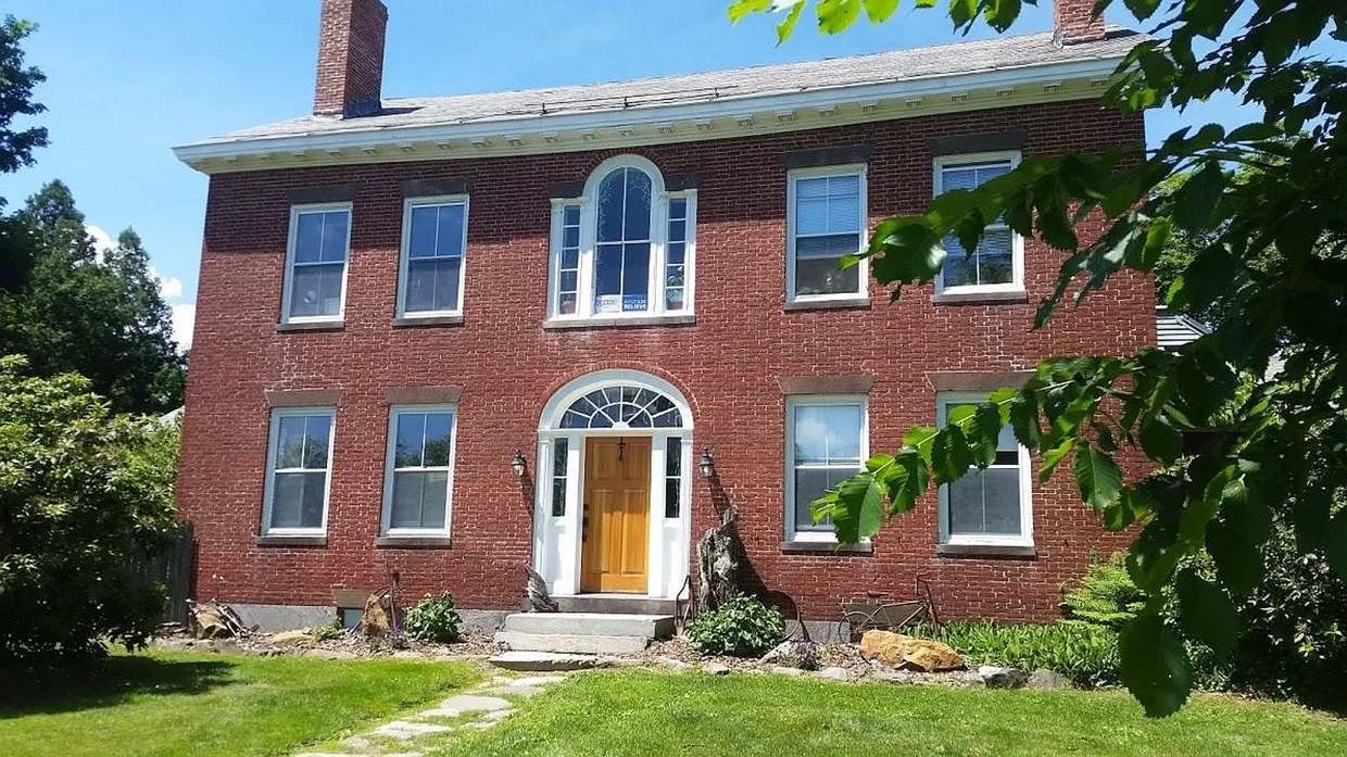 3 Bedroom unit in North Amherst - 3 Bedroom unit in North Amherst