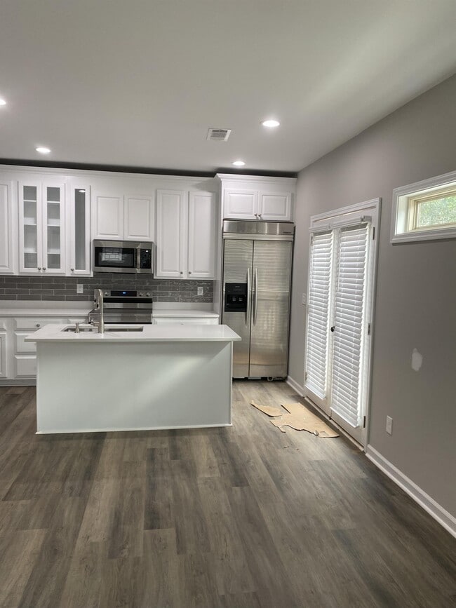 Photo - 48 Claire Dr SE