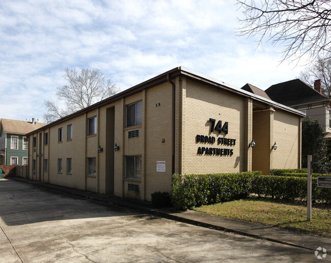 Building Photo - Uptown Apartments