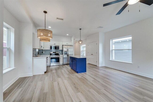 Photo - 1933 W Chestnut St