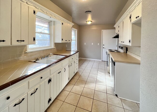 Photo - Charming Home Near 15th & Boulevard