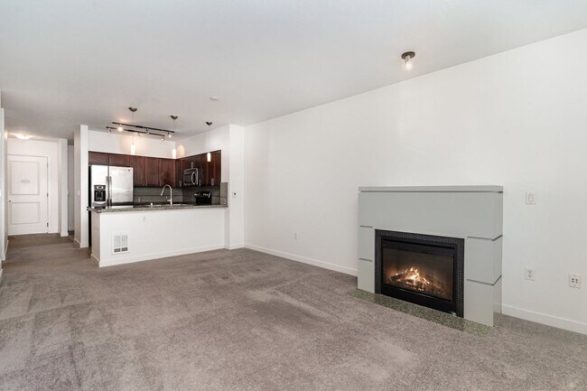 Photo - Spacious 1 Bedroom + Den in Canal Station ...