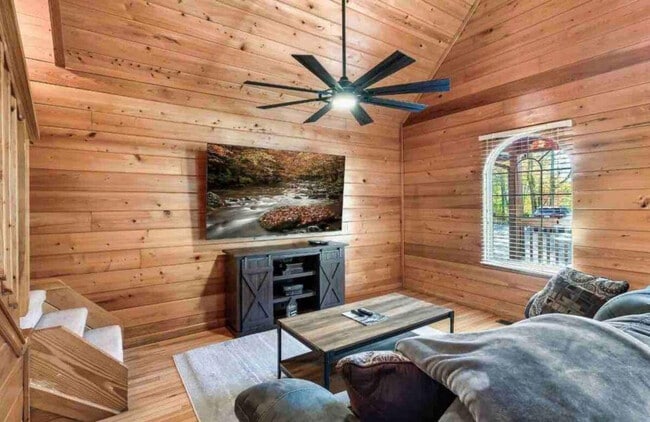 Building Photo - 801 Crystal Br Wy Rental