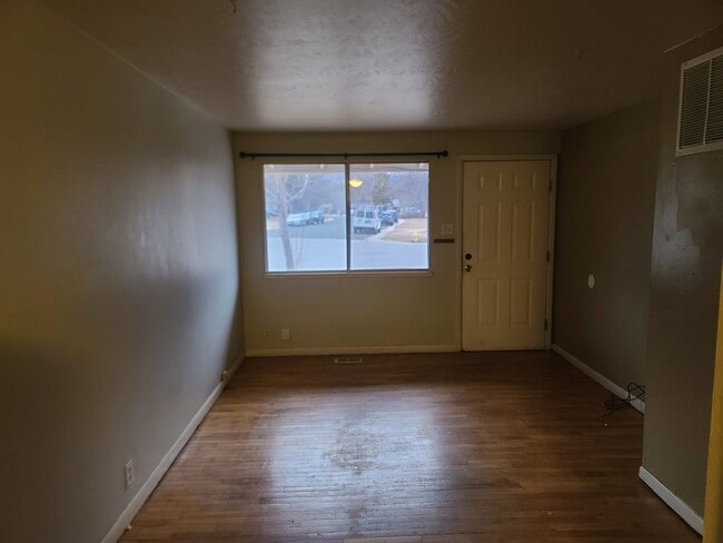 Photo - 1104 Castlerock Dr