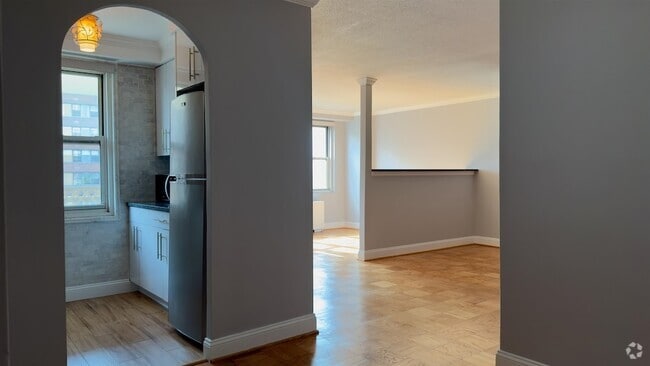 Building Photo - 201 St Pauls Ave Unit 8M Rental
