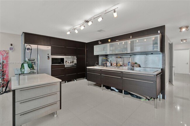 Photo - 6000 Collins Ave Condominio Unidad # 316