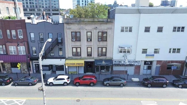 Photo - 576 Newark Ave Unidad 1R