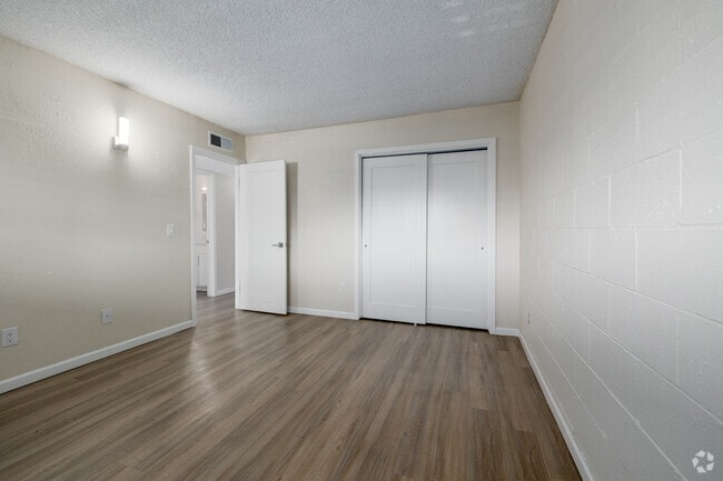 2BR, 1BA - 850SF - Bedroom