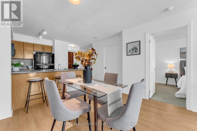 Photo - 16 Yonge St Unité 1908