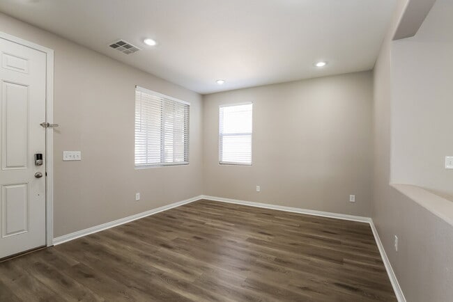 Photo - 6724 Sand Swallow St