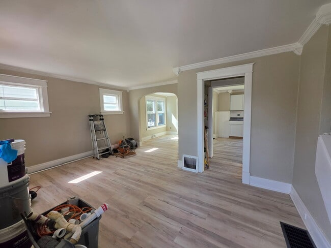 Photo - 2450 La Salle Ave