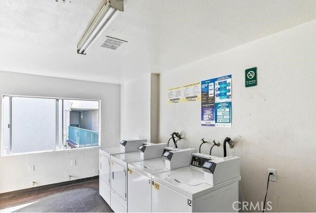 Photo - 5460 White Oak Ave