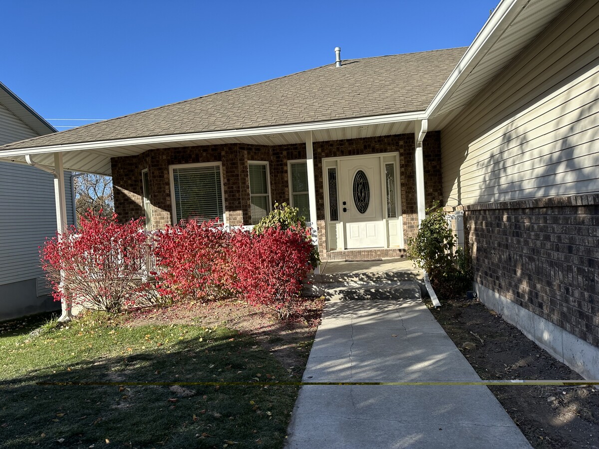Front door to upstairs unit (there is a separate entry for the rental unit). - 164 Rosewood Dr Unit Less than 1/4 mile to BYU-I