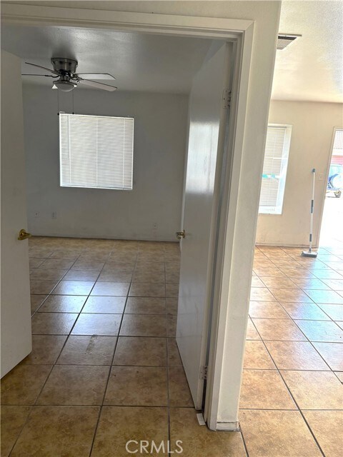 Photo - 5113 S H St