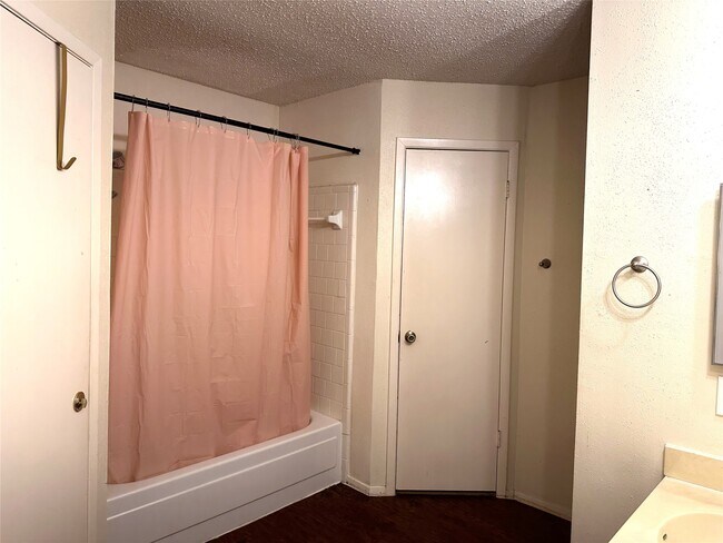 614 Live Oak Dr