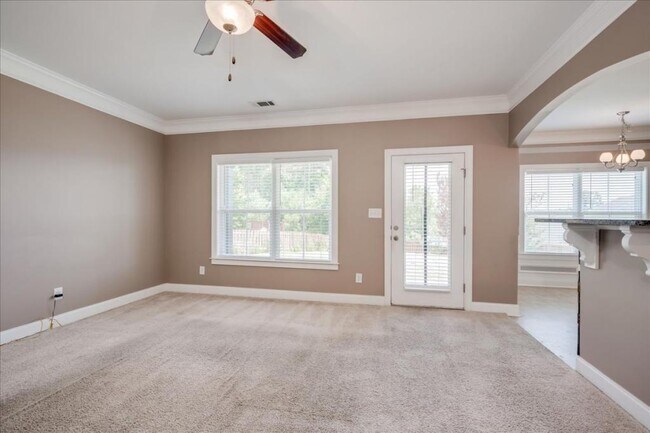 Photo - 262 Crown Heights Way