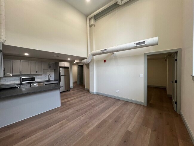 Photo - 160 Seabury St Unit 18