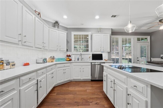 Photo - 1737 Kinsmon Cove