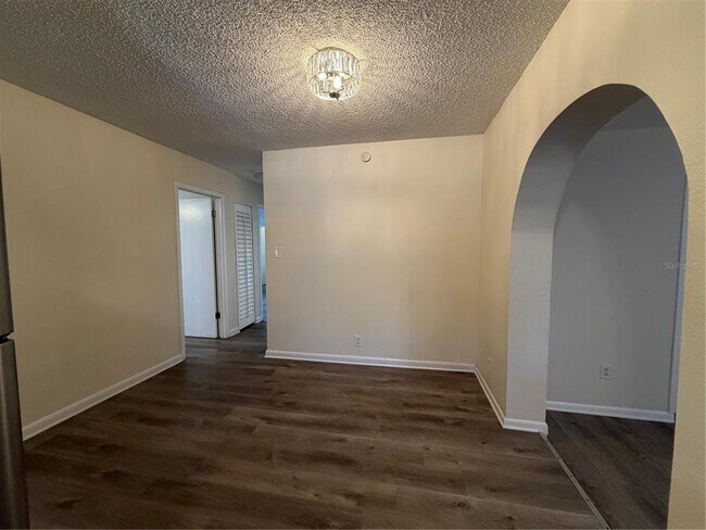 Photo - 1740 W Walnut St