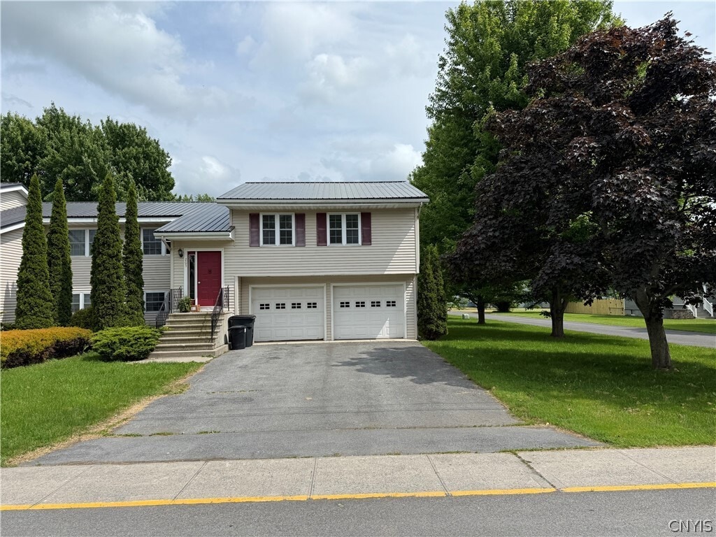 Photo - 205 Woolsey St