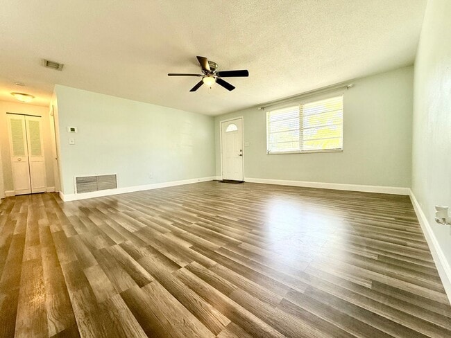 Photo - Relaxed Florida living at this 3Bedroom/ 2bath home in the Heart of Daytona Beach!
