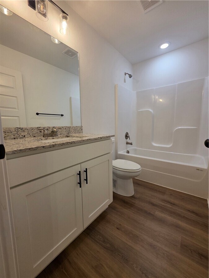 Photo - 827 N Crater Ave
