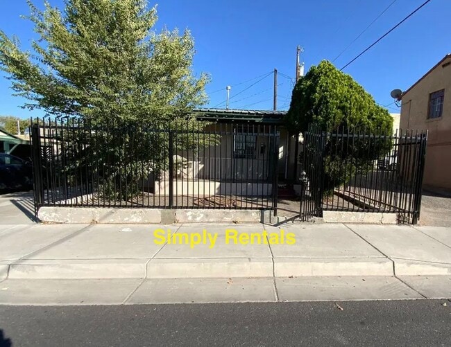 Building Photo - 208 University Blvd SE