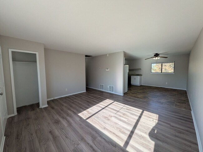 Photo - 603 W Routt Ave Unit A