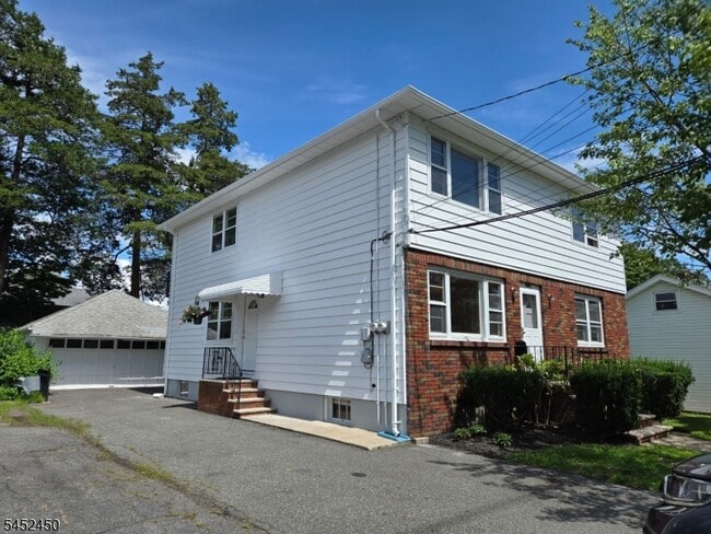 Building Photo - 384 Delawanna Ave