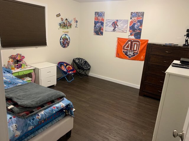 Photo - 4321-4349 49 Ave