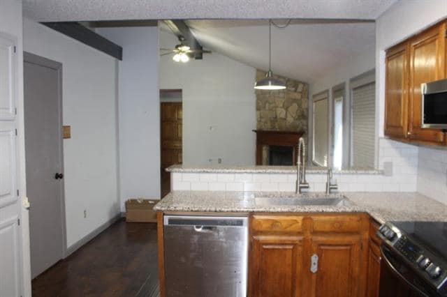 Photo - 915 W Lovers Ln