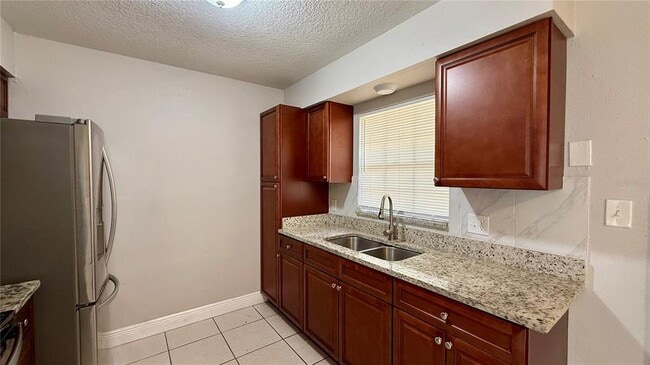 Photo - 210 N Lone Oak Dr