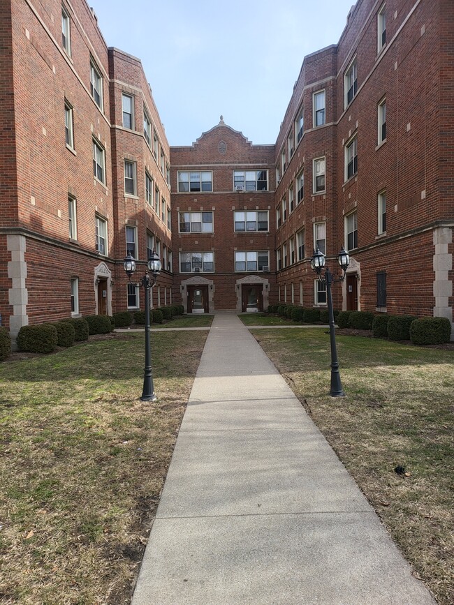 7045 S Constance Ave Unit 7045-3B