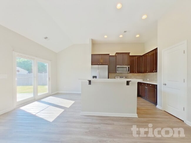 Photo - 112 Oldham Way