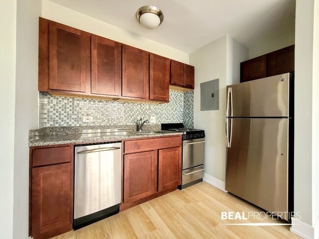 Building Photo - 443 W Wellington Ave Unit A